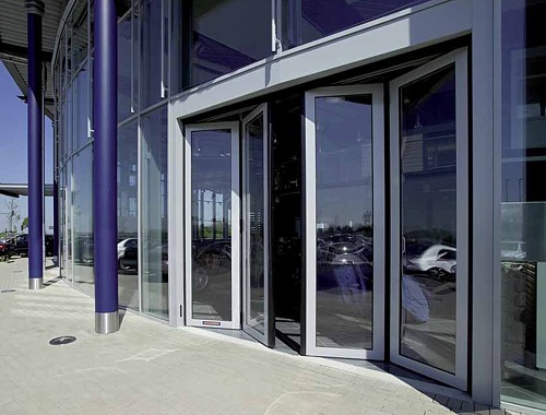 Showroom with folding doors from Hormann