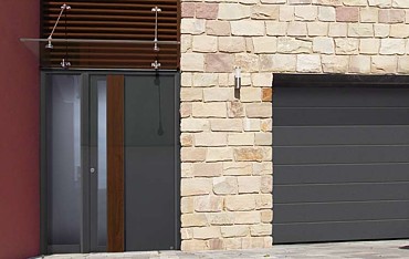 Anthracite entrance door and garage door