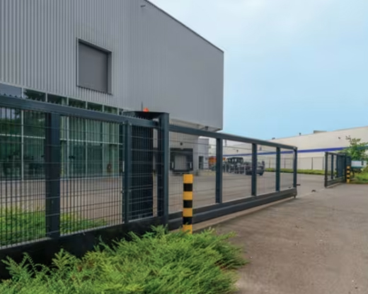 200 Automated Cantilever Gate