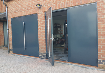Insulated side hinged door from Carteck